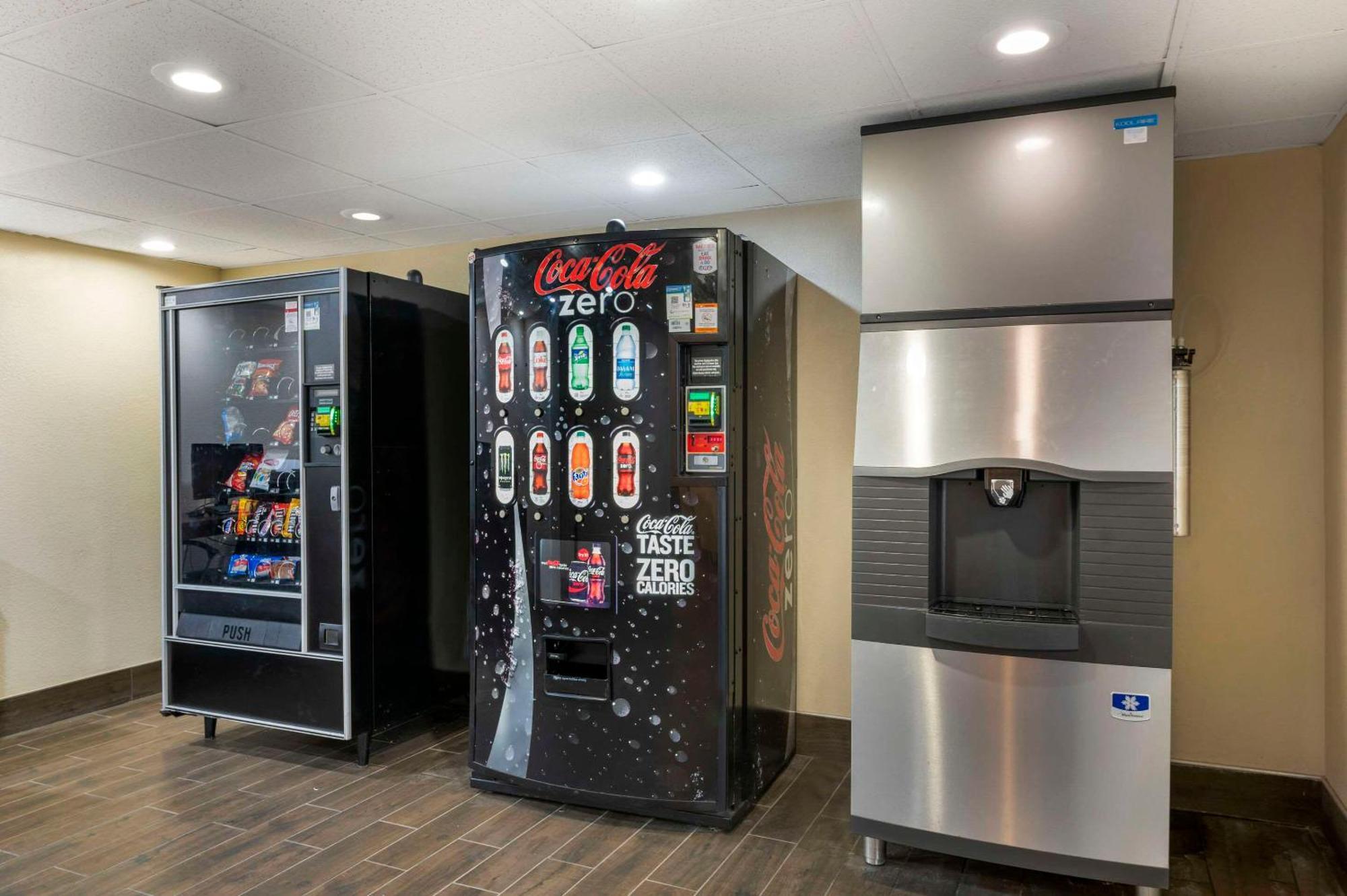 Comfort Inn & Suites North At The Pyramids Indianapolis Ngoại thất bức ảnh