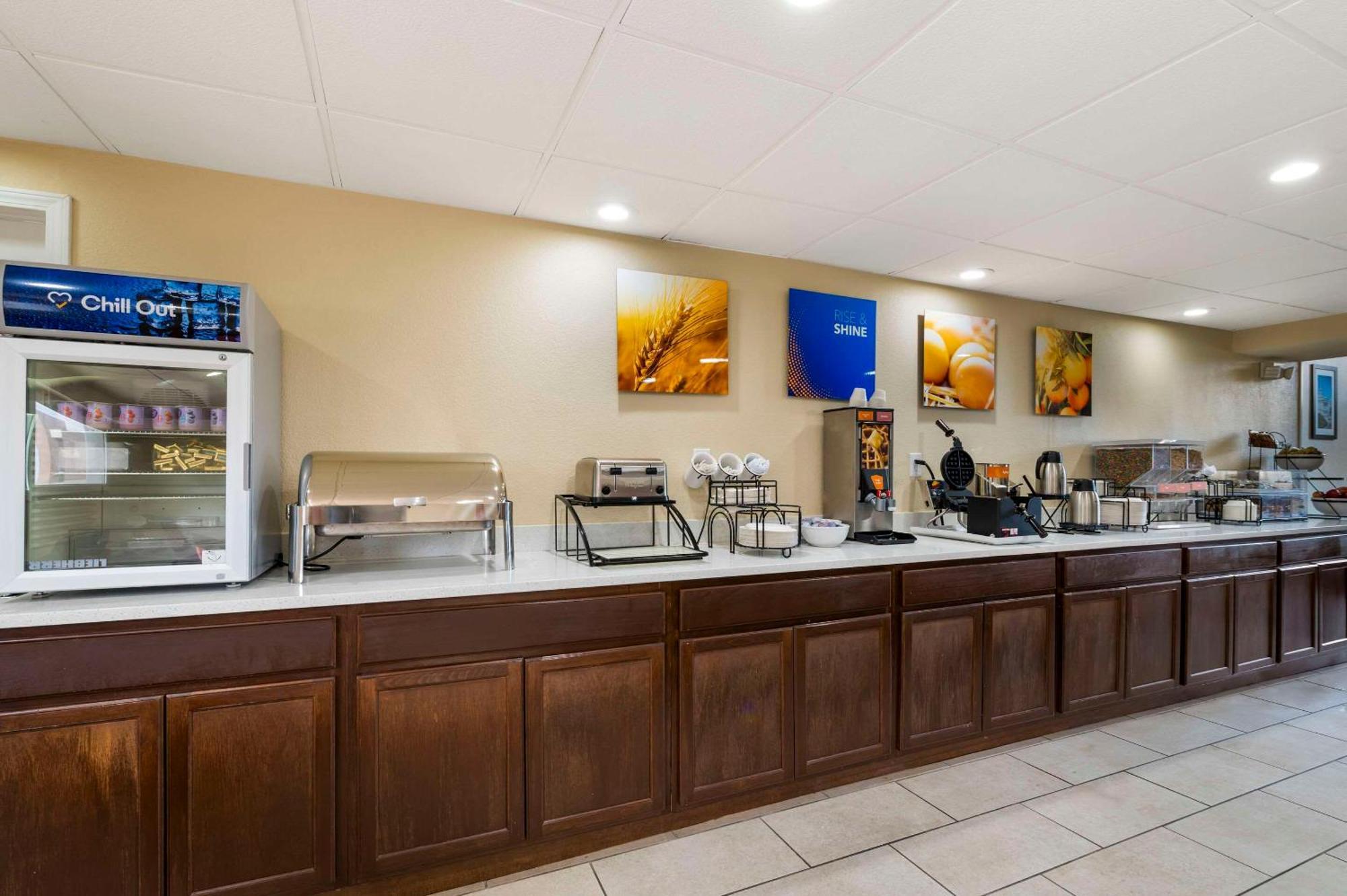 Comfort Inn & Suites North At The Pyramids Indianapolis Ngoại thất bức ảnh
