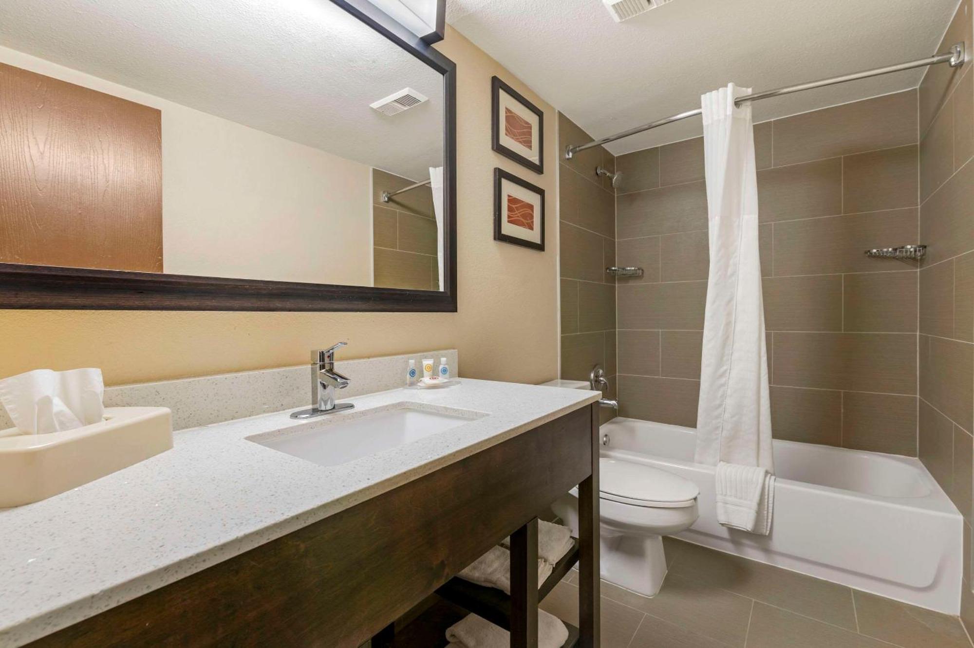 Comfort Inn & Suites North At The Pyramids Indianapolis Ngoại thất bức ảnh