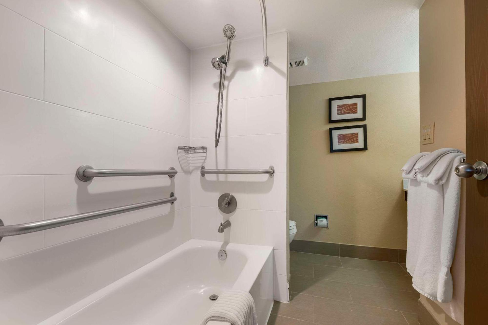 Comfort Inn & Suites North At The Pyramids Indianapolis Ngoại thất bức ảnh