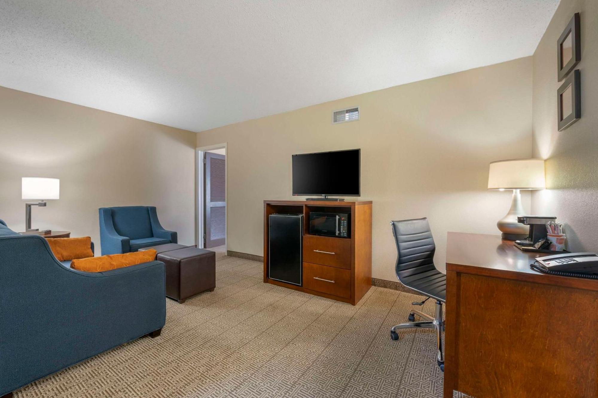 Comfort Inn & Suites North At The Pyramids Indianapolis Ngoại thất bức ảnh