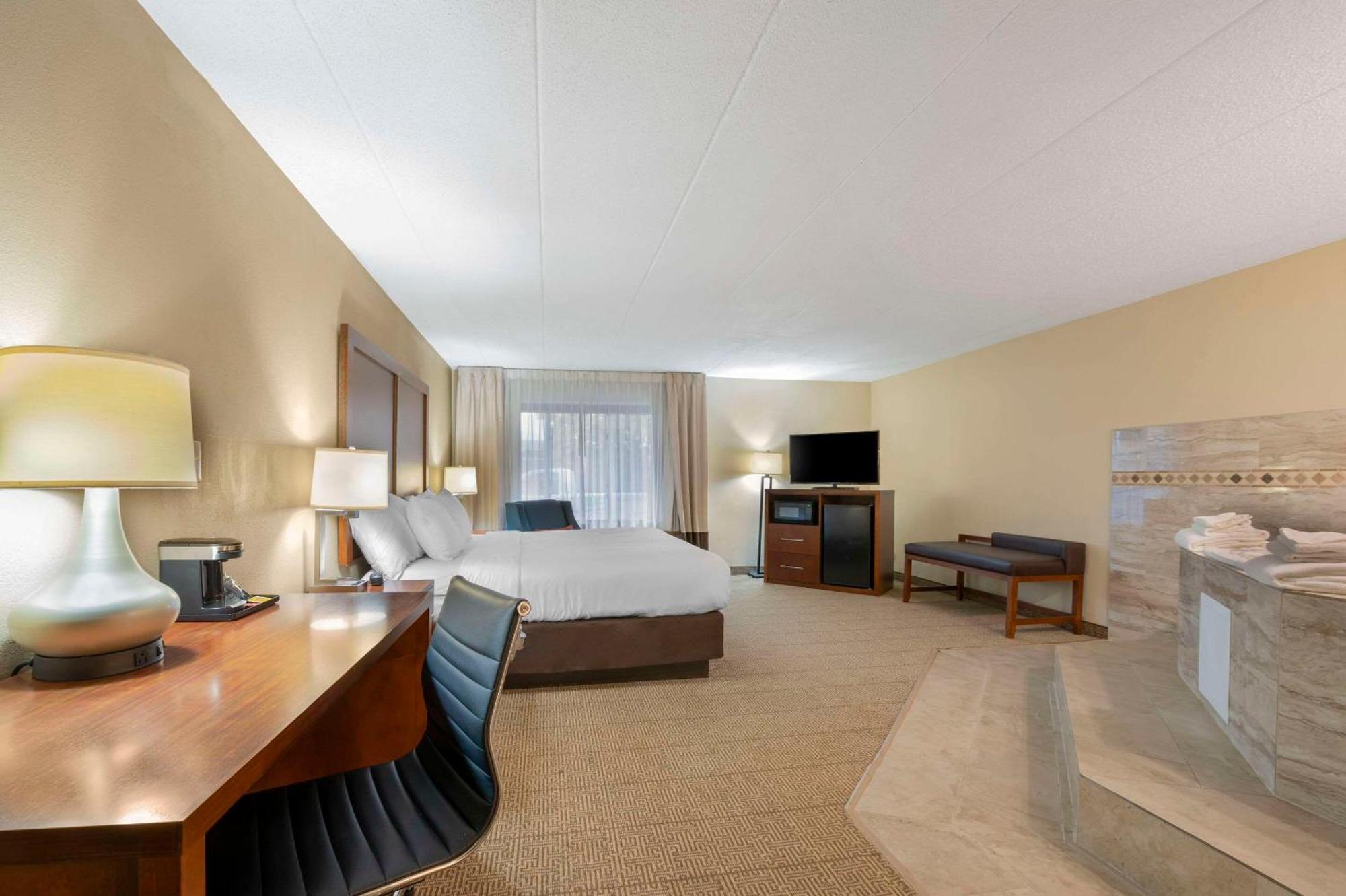 Comfort Inn & Suites North At The Pyramids Indianapolis Ngoại thất bức ảnh