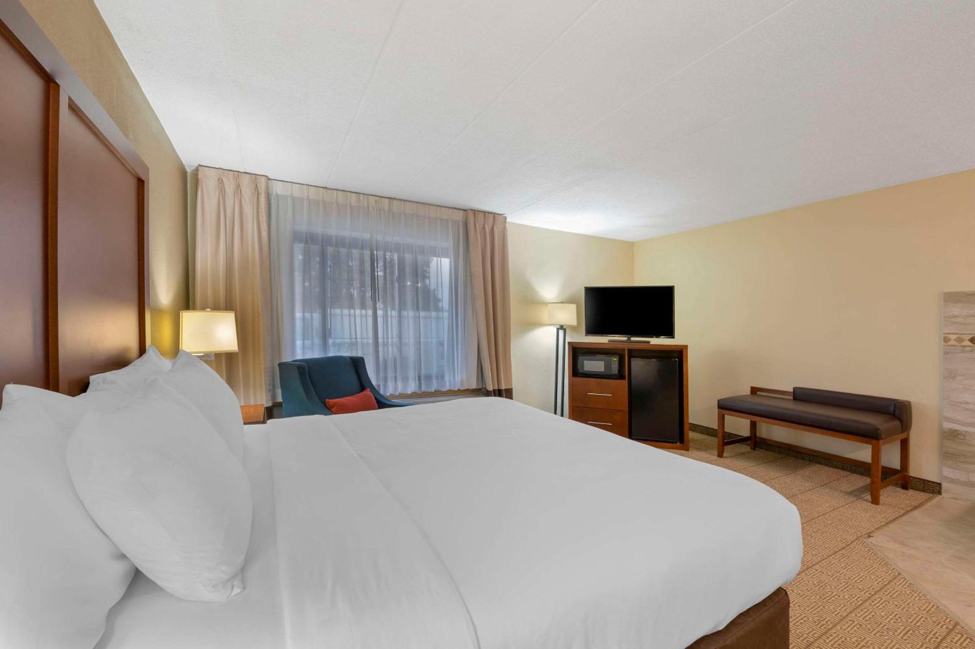 Comfort Inn & Suites North At The Pyramids Indianapolis Ngoại thất bức ảnh