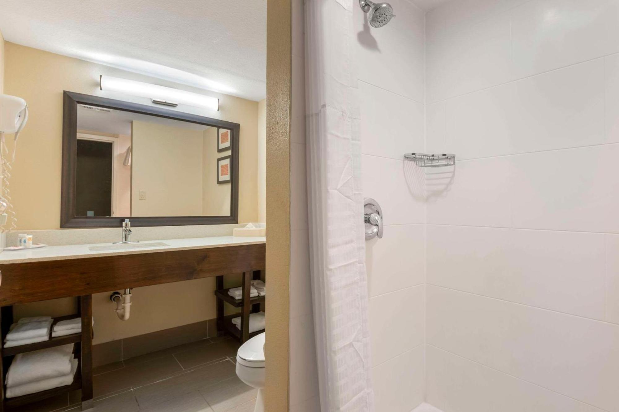 Comfort Inn & Suites North At The Pyramids Indianapolis Ngoại thất bức ảnh