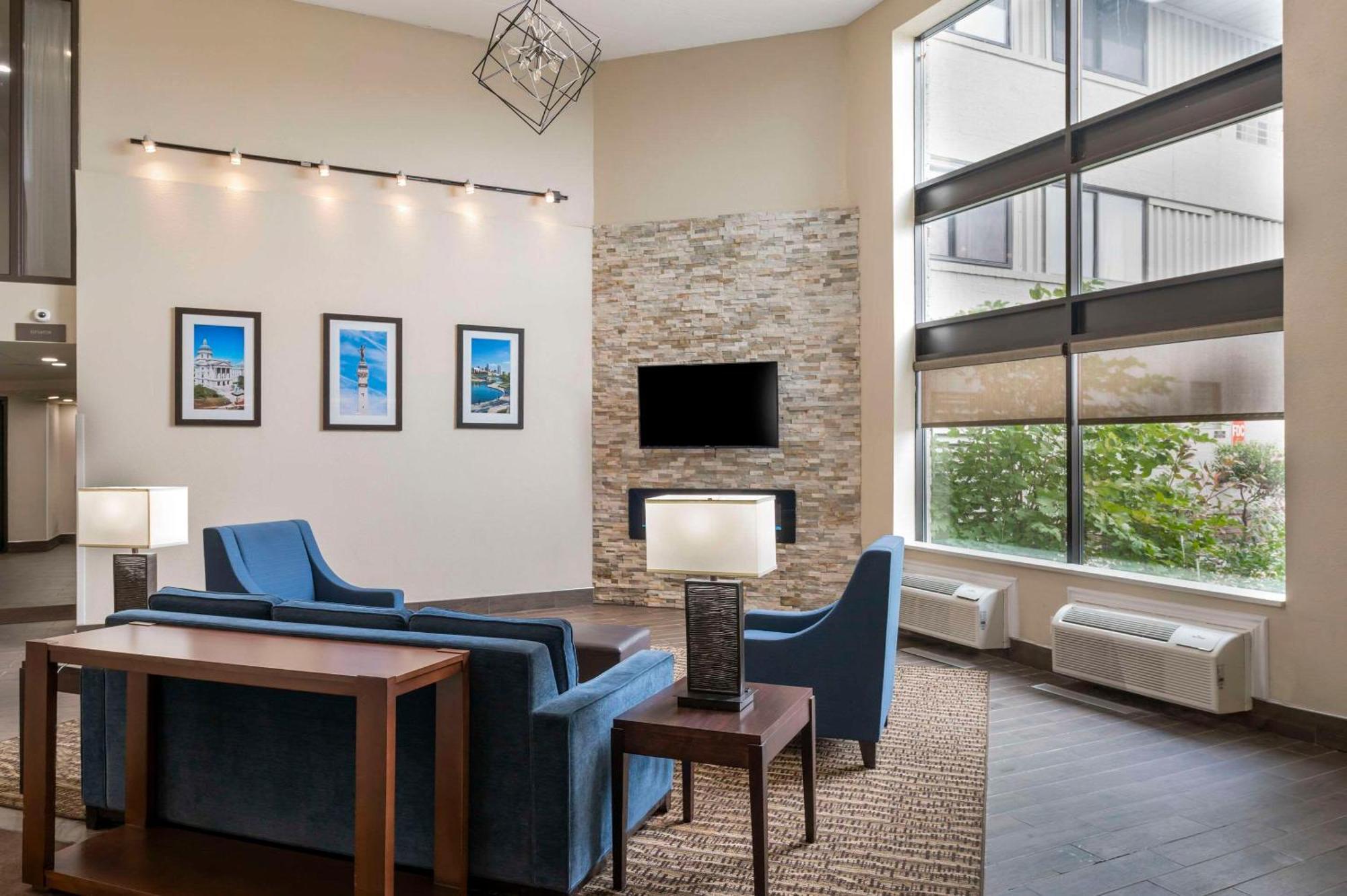 Comfort Inn & Suites North At The Pyramids Indianapolis Ngoại thất bức ảnh