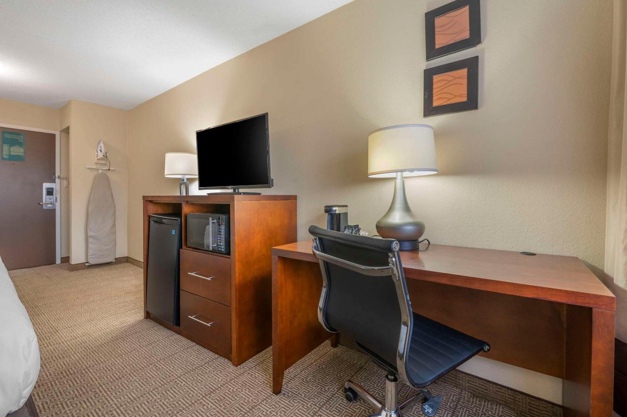 Comfort Inn & Suites North At The Pyramids Indianapolis Ngoại thất bức ảnh